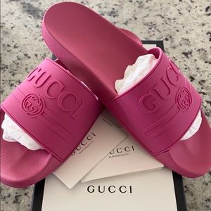 Gucci HOT PINK Pool Slides. ❤️